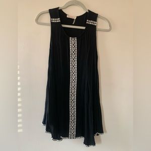 Sample brand mini geometric black and white linen shift dress